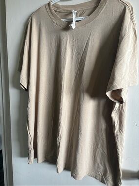 Lululemon tee size 16